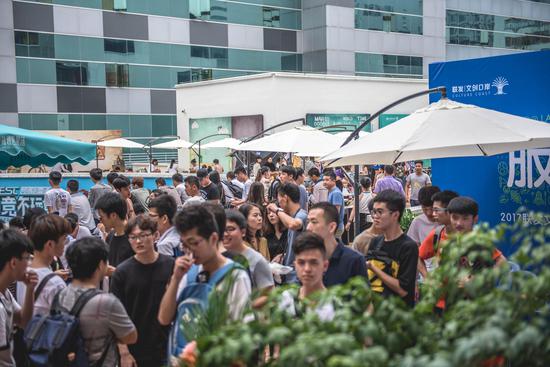 它不仅需要 它不仅需要